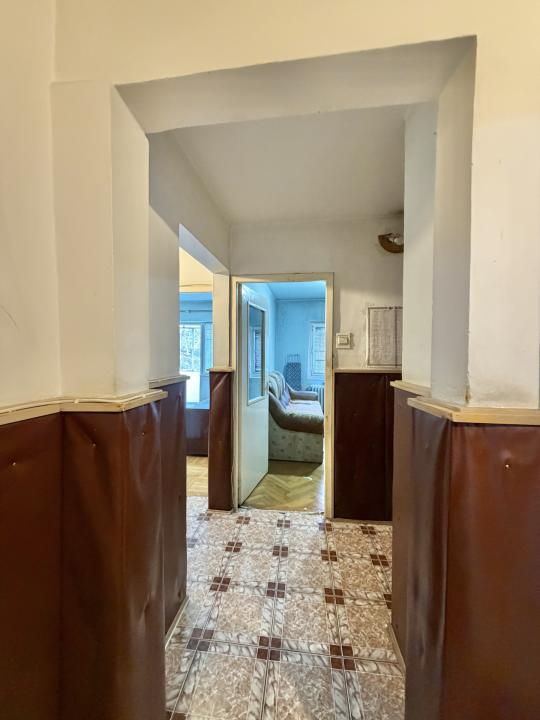 Apartament 4 camere, decomandat, etaj 1, zona Dambovita – fotografia 11 din 15