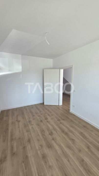 Apartament de vanzare nou nelocuit cu curte proprie si parcare – fotografia 10 din 10
