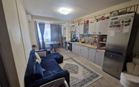 3 camere semidecomandat, Floresti