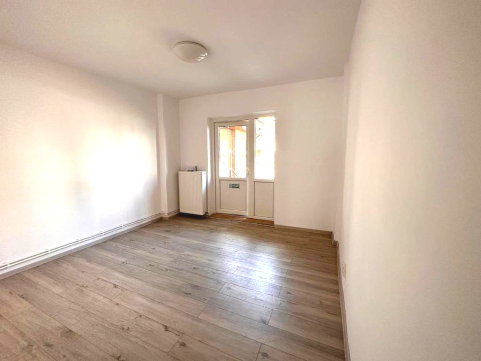 Inchiriere Spatiu Comercial la Bulevard 34 mp. finisat si utilat complet – fotografia 1 din 14