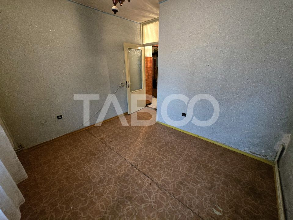 Apartament decomandat 4 camere 4 balcoane 2 bai etaj 1 Central Sibiu – fotografia 17 din 22