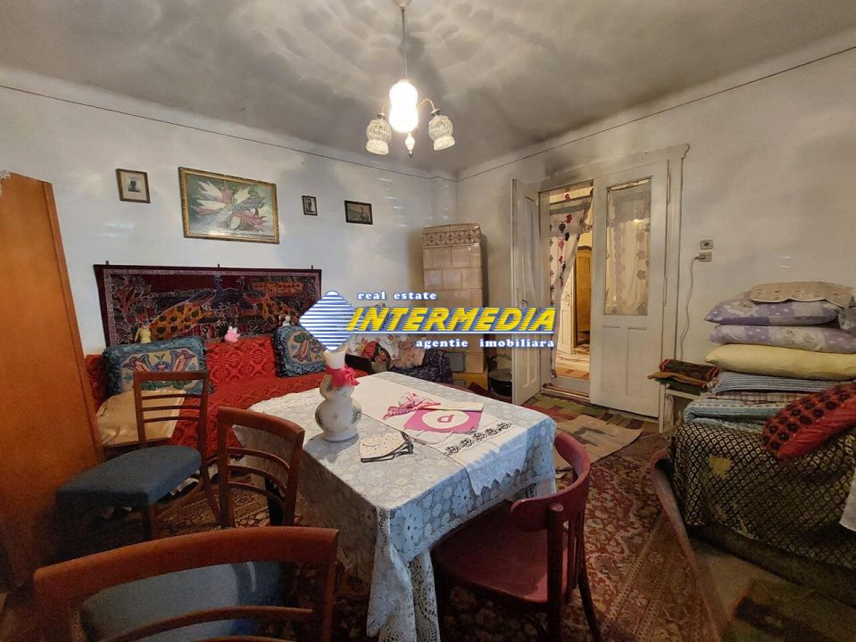 Casa de vanzare in Centru pozitie buna, asfalt, Ideal afacere! – fotografia 3 din 9