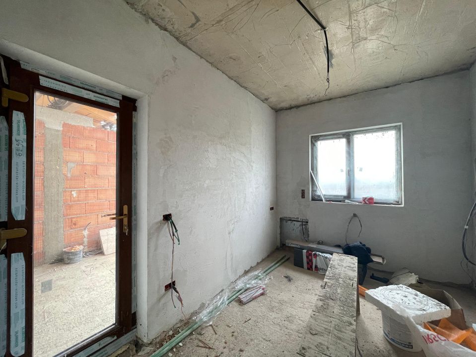 Duplex 5 camere despartit prin garaj - Mosnita Noua – fotografia 3 din 12