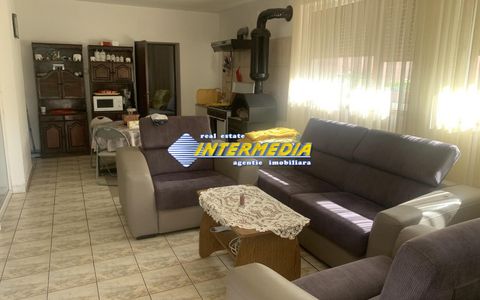 Casa de vanzare 5 camere teren aferent 1410 mp cu toate utilitatile zona Oarda