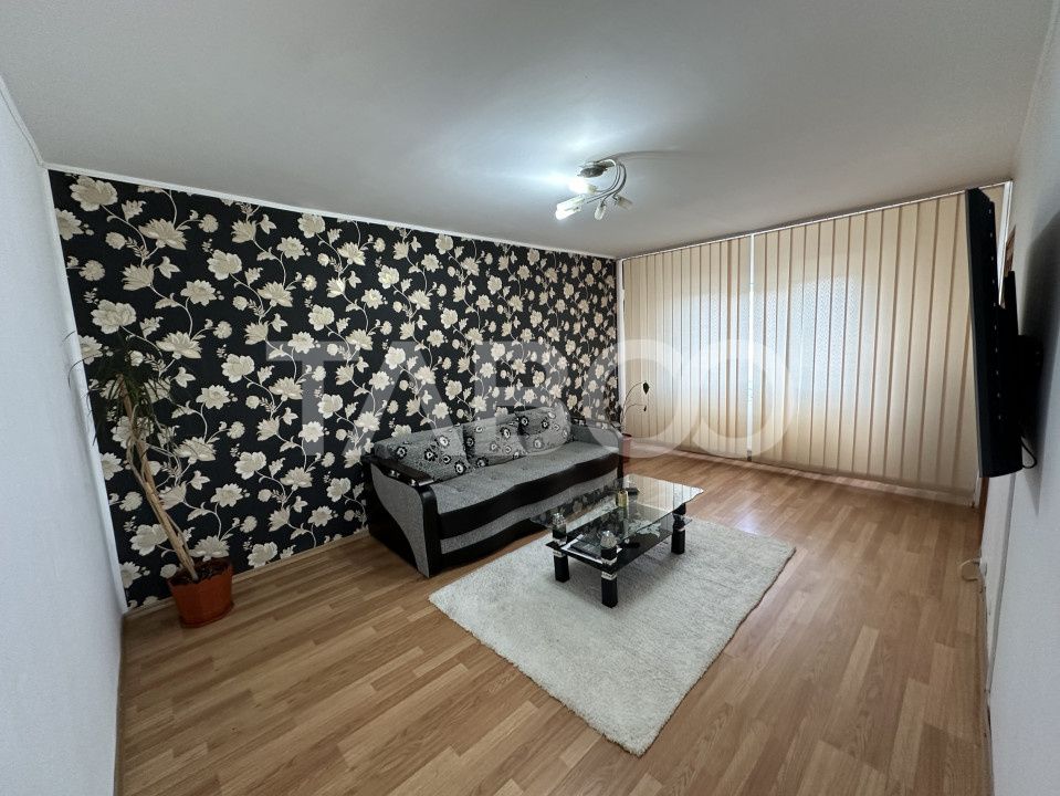 Apartament decomandat 3 camere 2 bai 68 mpu etaj 3 Calimanesti Valcea – fotografia 3 din 12
