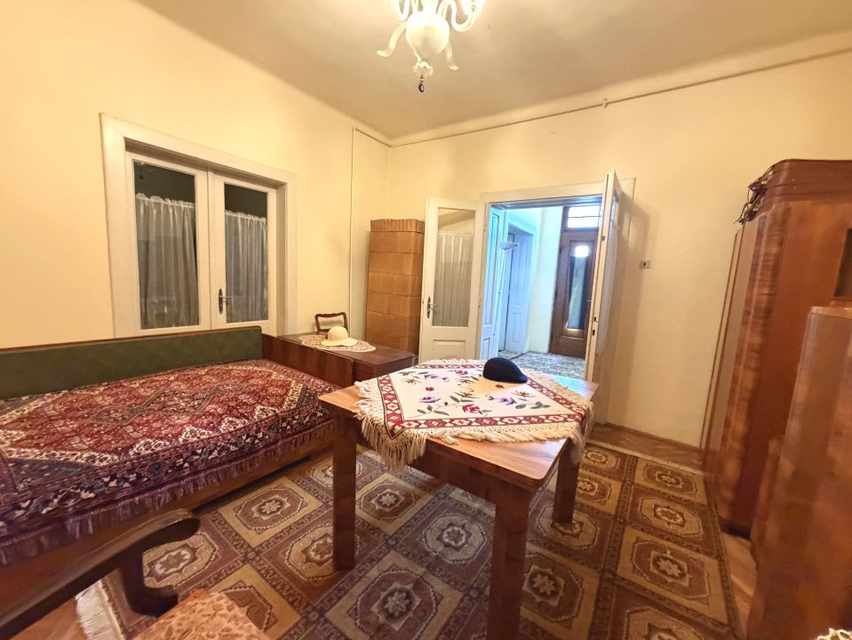 Sebeș Centru – Casă cu suflet 7 Camere 700 mp Teren 2 Garaje Curte Gradină – fotografia 10 din 37