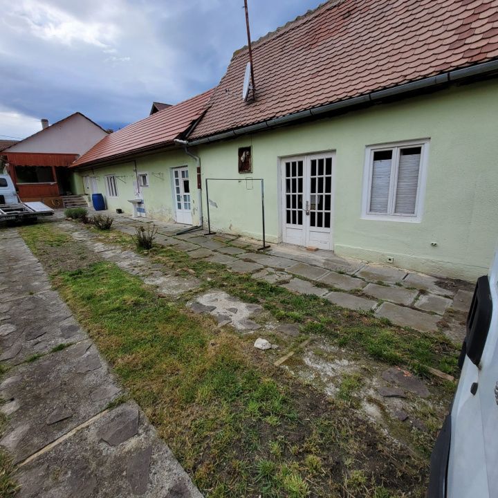 Casa la tara, Apoldul de Sus, 4 camere dormitoare, anexe, pivnita, teren 1200 mp – fotografia 12 din 43