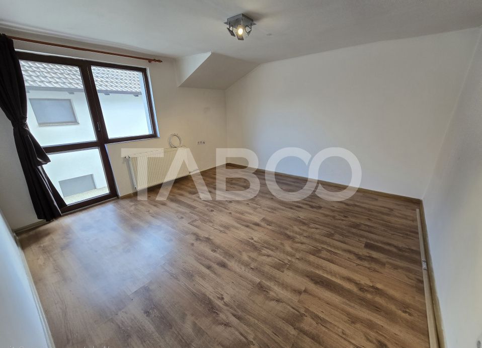 Casa de vanzare cu 6 camere 2 parcari curte libera 200 mp in Selimbar – fotografia 6 din 24