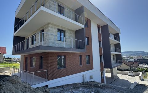 🔑 Apartament 3 camere / 2 bai / 95 MP / etaj 2/  parcare + boxa / ZONA CETATII