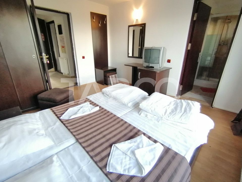 Pensiune 13 camere 16 bai sauna piscina si teren 1565 mp Cisnadioara – fotografia 9 din 42