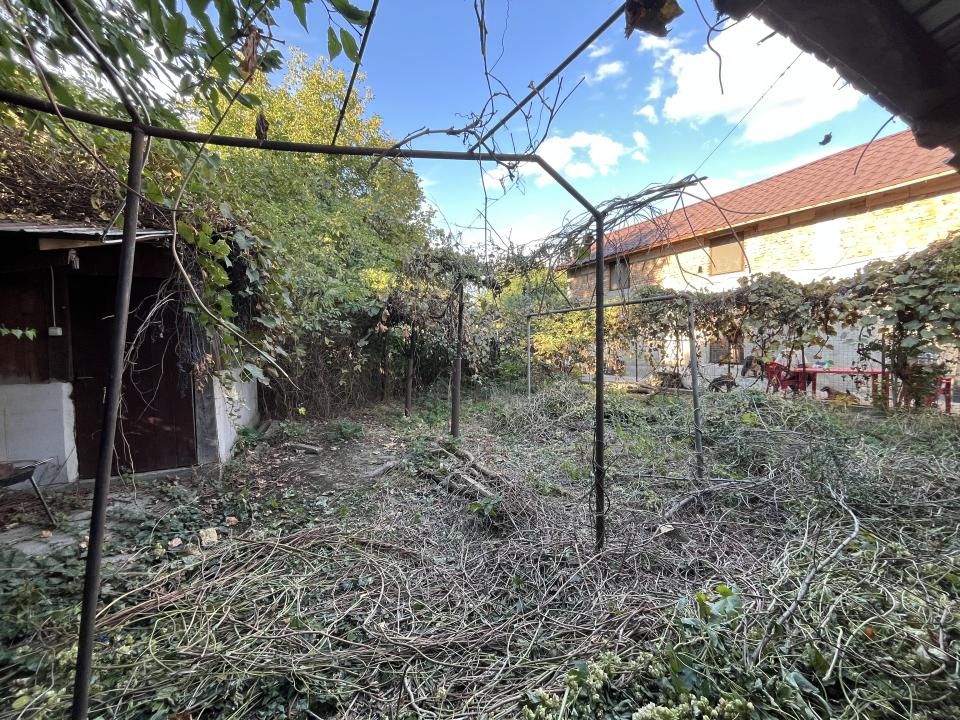 Casa pe parter 3 camere ingrijita curte si gradina Gaesti Nord – fotografia 28 din 35