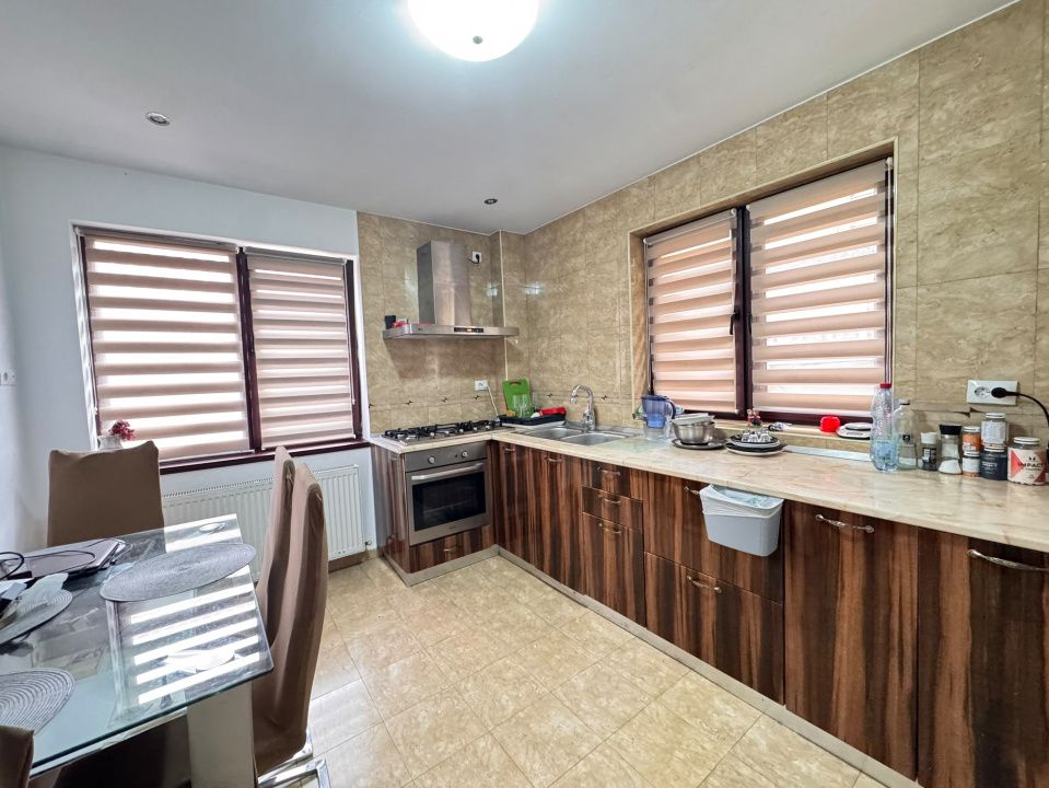 Vila premium de vanzare in Palas | Curte si parcare – fotografia 3 din 12