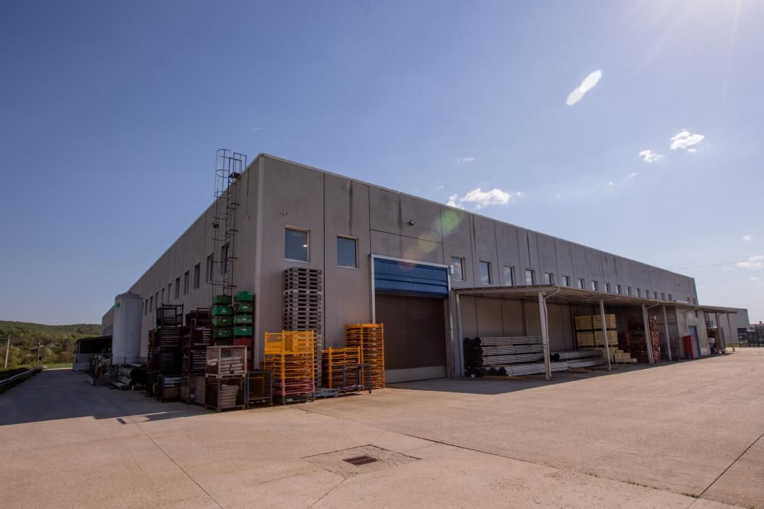 Hală industrială premium de vânzare | 5.100 mp construiți | Teren 25.000 mp – fotografia 1 din 8