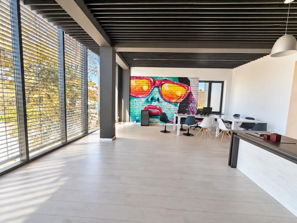 Spatiu comercial de inchiriat in Oradea, spatiu vitrat si locuri de parcare – fotografia 6 din 10