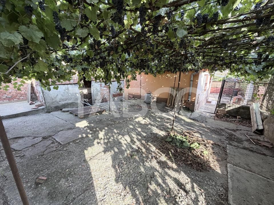 Casa individuala 500 mp teren cu acces auto in curte in Sura Mare – fotografia 11 din 12