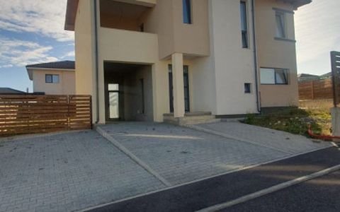 Casa individuală de închiriat în Dezmir, stradă privată