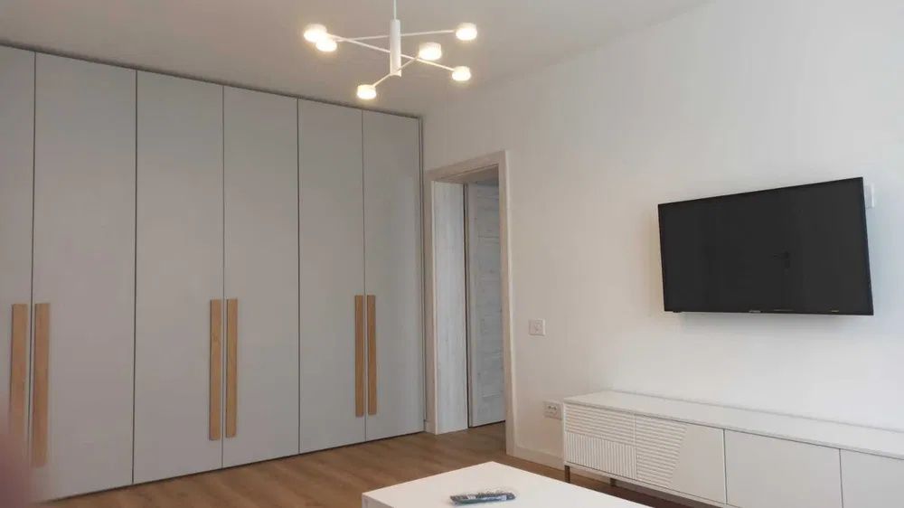Apartament 3 camere | Renovat | Piața Abator – fotografia 1 din 8