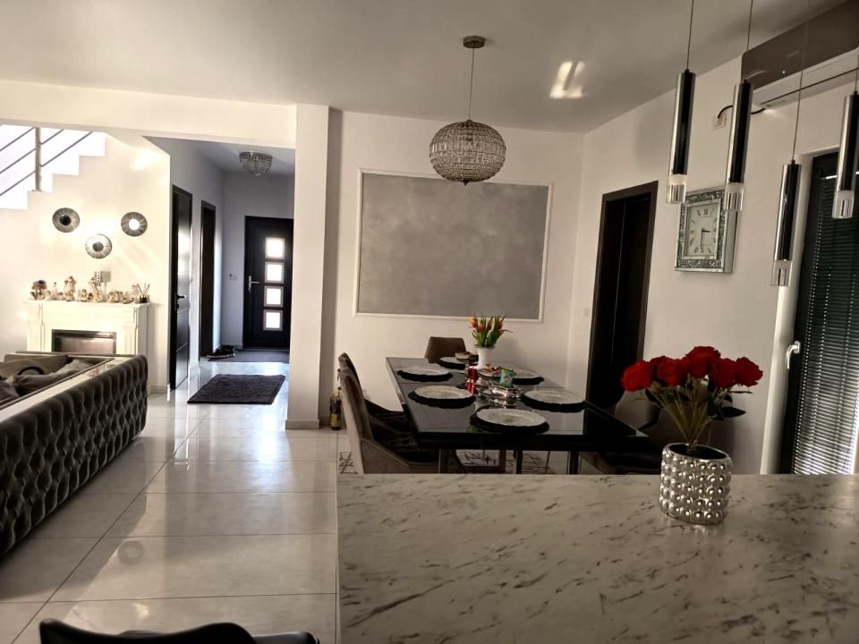 Duplex despărțit prin garaj, 3 Dormitoare- Zona Lidl - Dumbravita – fotografia 5 din 16