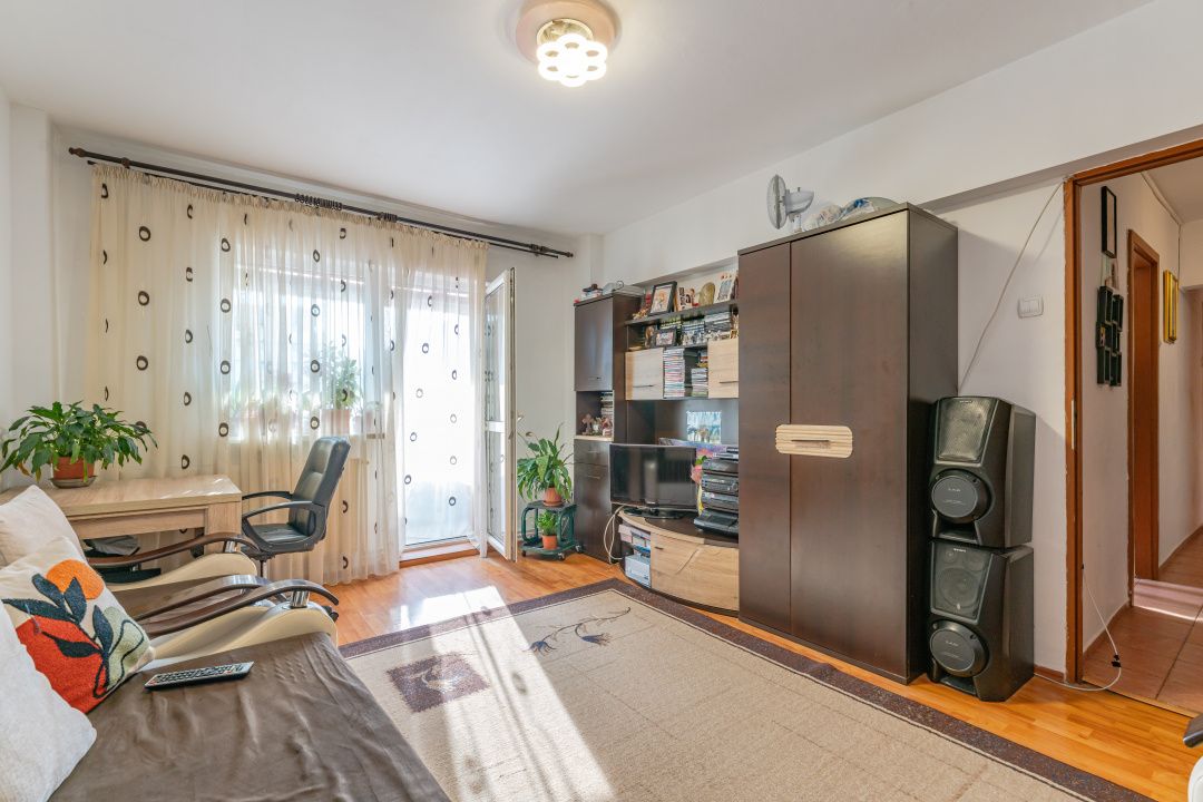 Apartament 4 camere de vânzare – 80 mp – Str. Carpaților – Vedere Tampa – fotografia 1 din 9
