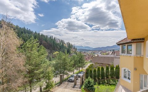 Vilă tip duplex în mijlocul naturii | 6 camere | Garaj, terasă și 5 dormitoare