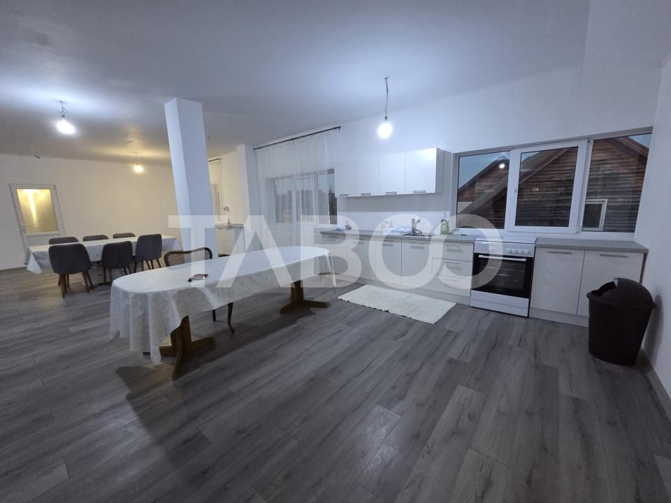 Casa de inchiriat 9 camere 5 bai pretabil Compani / Muncitori – fotografia 1 din 15