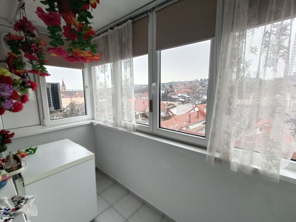 Apartament cu 2 camere de vânzare în Reghin, zona centrală 0 comision – fotografia 4 din 10