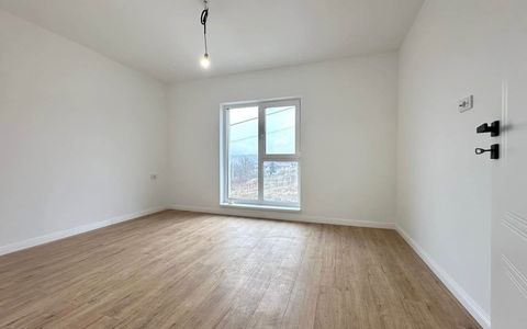 CASA INDIVIDUALA - 3 CAMERE - 2 BAI - 350 MP TEREN - langa Scoala Vorovesti