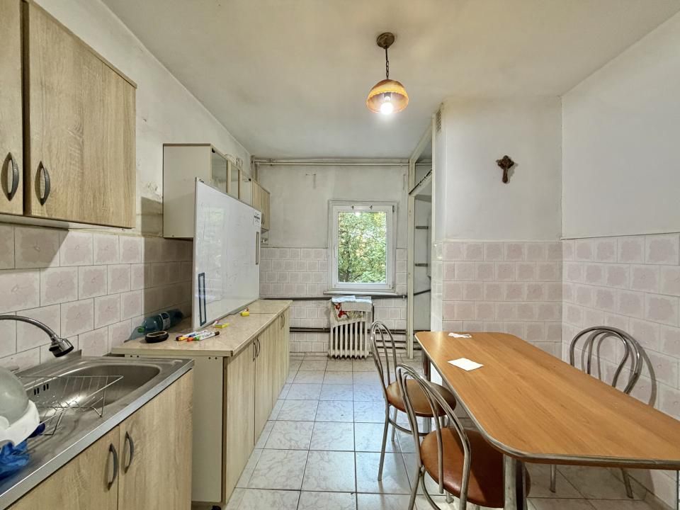 Apartament 4 camere, decomandat, etaj 1, zona Dambovita – fotografia 8 din 15