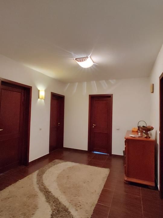 Vilă exclusivistă de vânzare în Iași – 450 mp utili și teren de 2.000 mp – fotografia 13 din 23