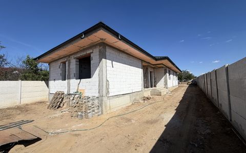 Casa la rosu pe  parter, 133mp utili, anexa 39mp, Carcea, zona profi