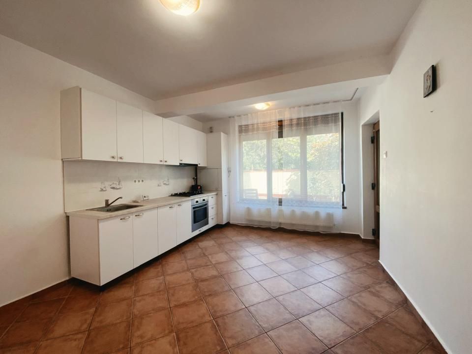 Casa familiei tale lângă Bulevardul Castanilor – fotografia 4 din 17