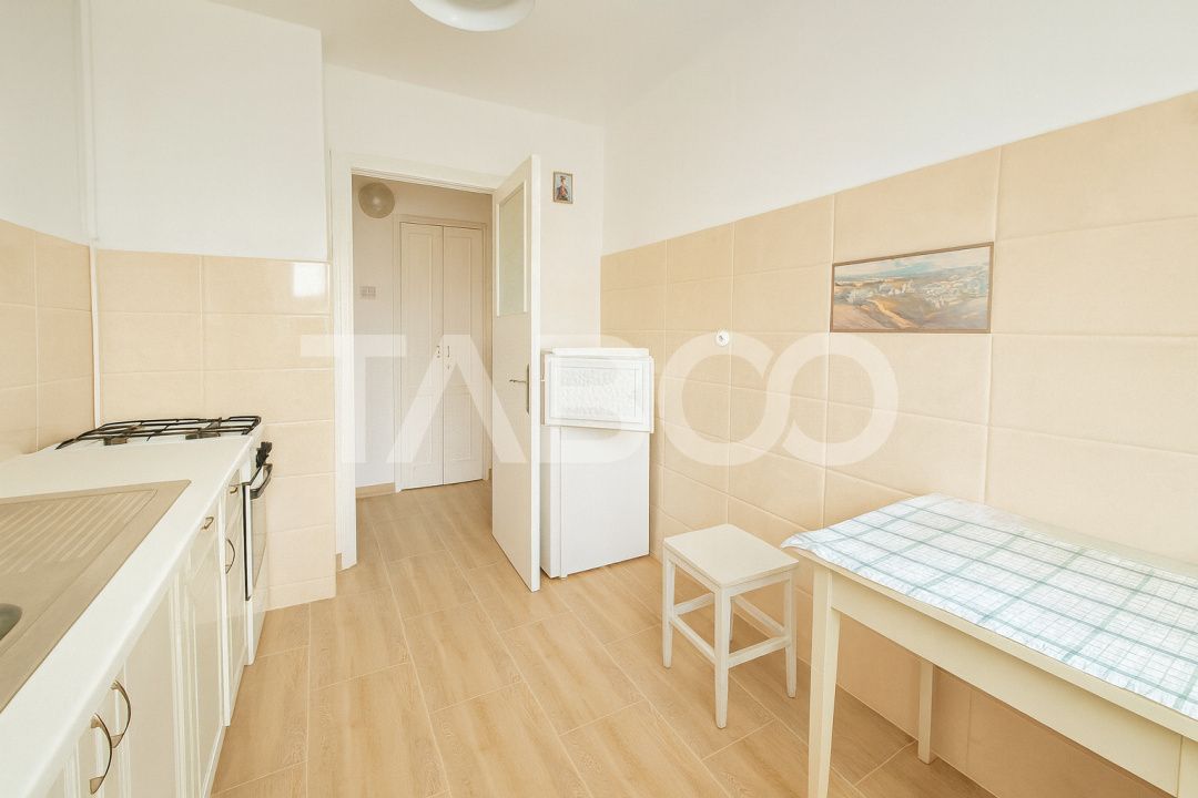 Zona Dioda/ANAF/Finante  Apartament cu 3 camere si balcon – fotografia 12 din 15