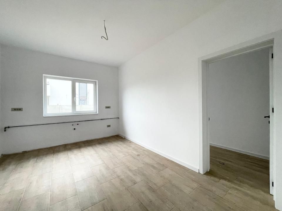 Duplex cu 4 camere despartit prin spatiu tehnic- Mosnita Veche – fotografia 5 din 13