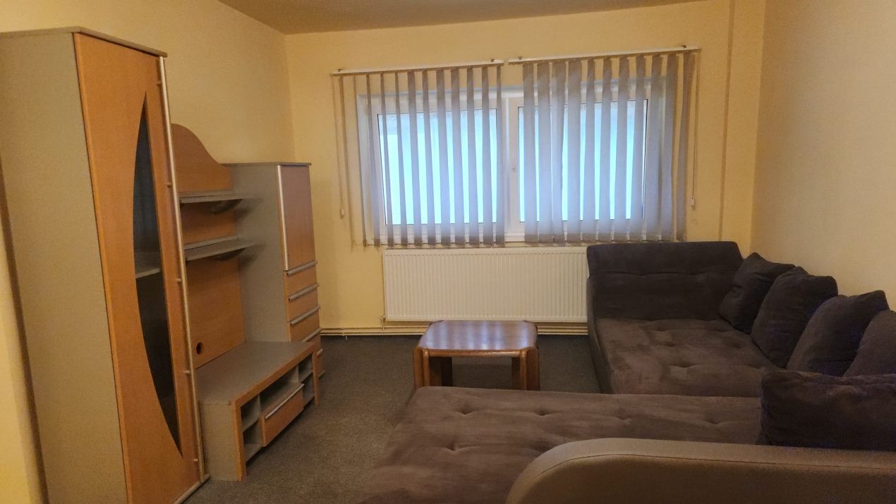 Apartament 3 camere - De inchiriat - Str Lunga – fotografia 1 din 8