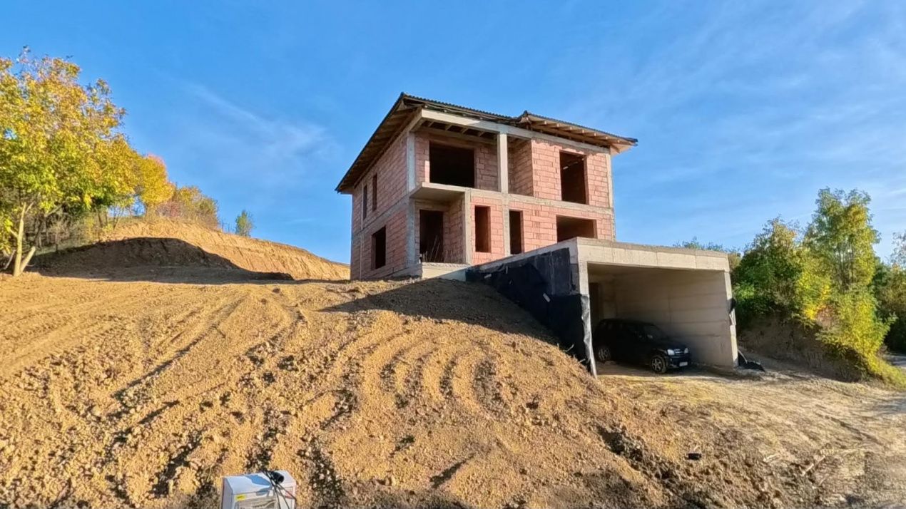 🏡 Casă la roșu, D+P+E, 223 mpu, teren 10 ari – fotografia 4 din 19