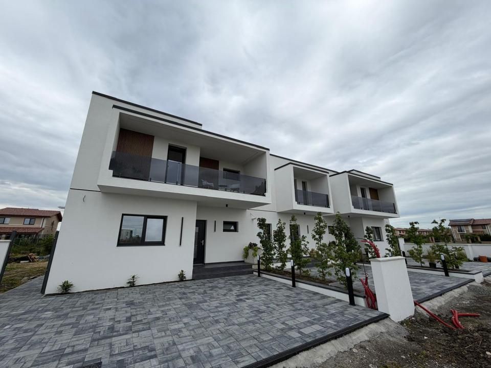 Triplex in Sacalaz | Finisaje premium | 4 camere | Asfalt | 2 balcoane – fotografia 1 din 15