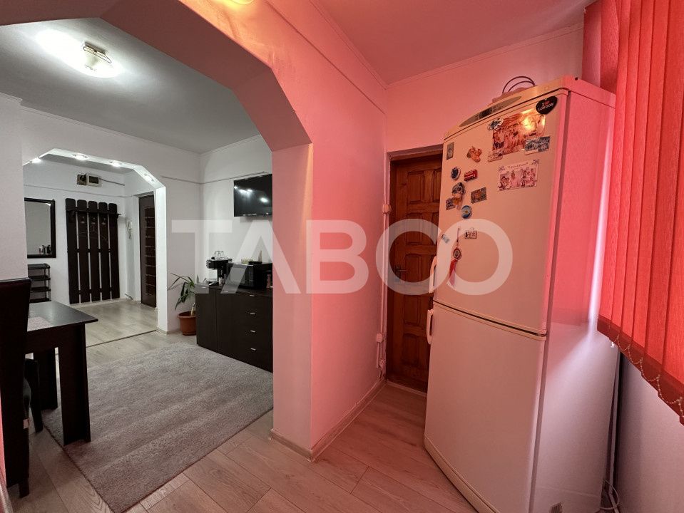 Apartament decomandat 3 camere 2 bai 68 mpu etaj 3 Calimanesti Valcea – fotografia 11 din 12