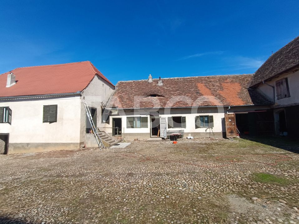 Casa saseasca plina de istorie de vanzare in satul Nou judetul Sibiu – fotografia 4 din 27