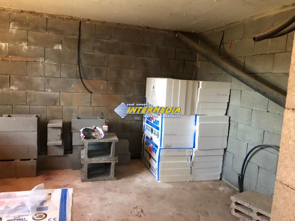 De vanzare Casa P+E+M cu 800 mp. teren,  semifinisata, in Paclisa, cu utilitati – fotografia 6 din 11