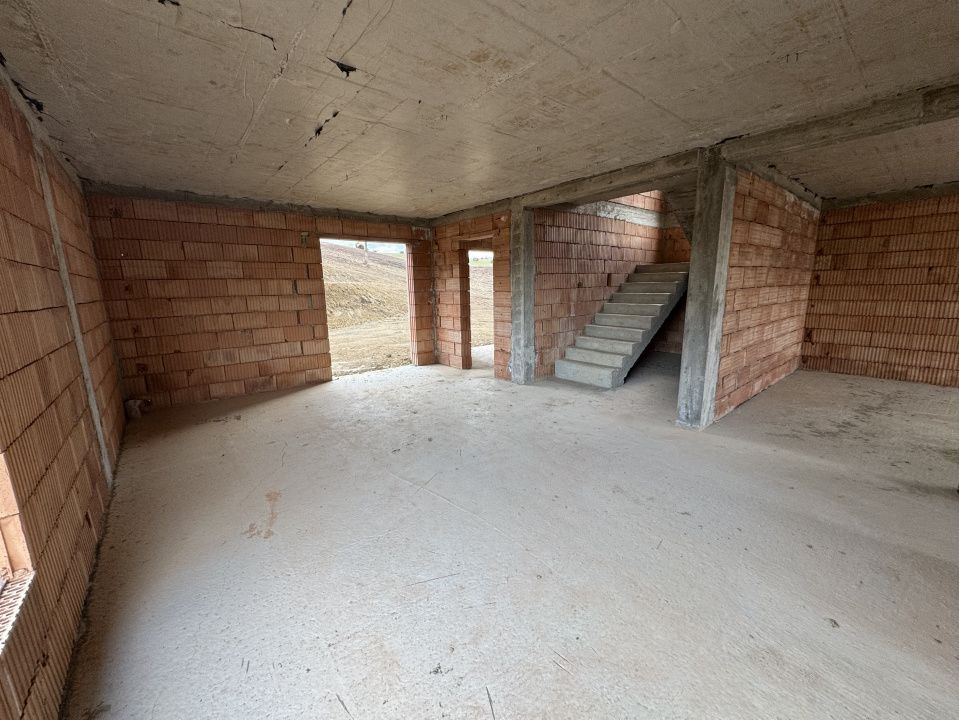 🏡 Casă la roșu, D+P+E, 223 mpu, teren 10 ari – fotografia 9 din 19
