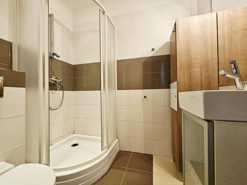 Iancu Nicolae/Bloc Boutique/ 4 camere de vanzare – fotografia 15 din 18