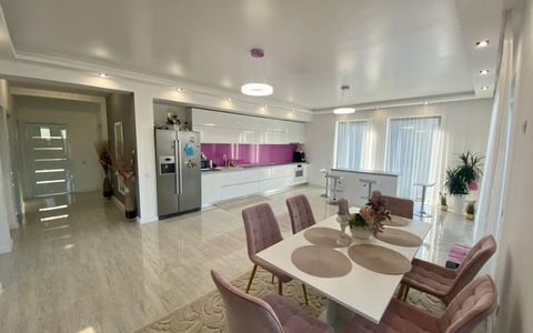 Casă individuală, D+P+E, 160 mp utili, teren 950 mp, garaj  | Tăuți