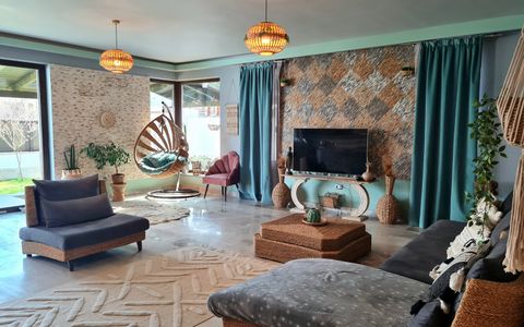 Apartament superb cu 3 camere de inchiriat, terasa si curte, parcare