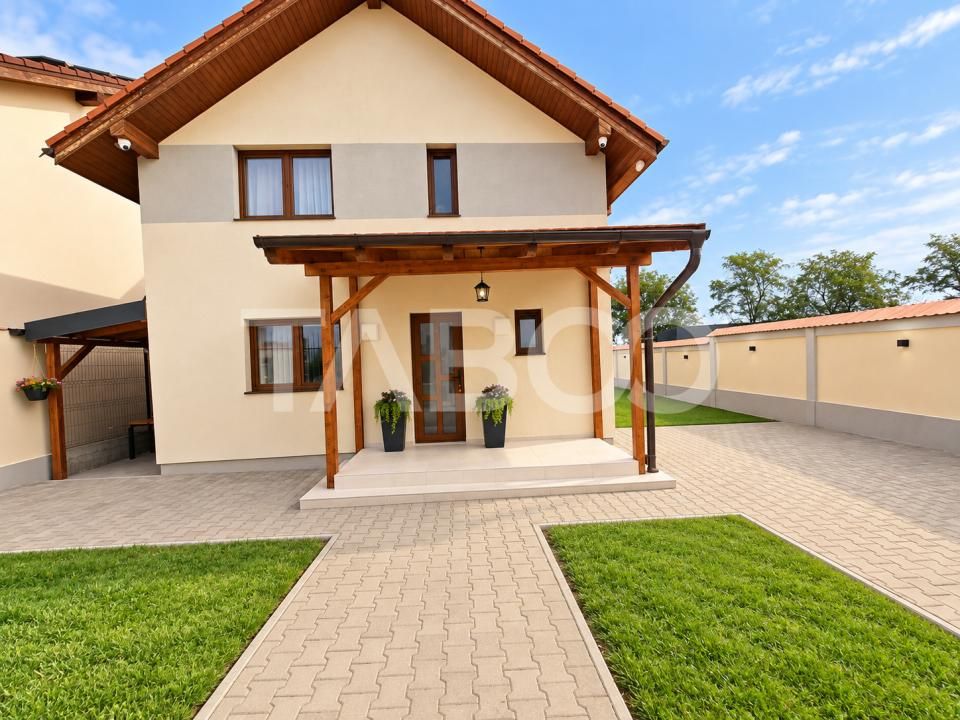 Casa individuala la prima inchiriere 4 camere terasa curte Sura Mica – fotografia 15 din 25