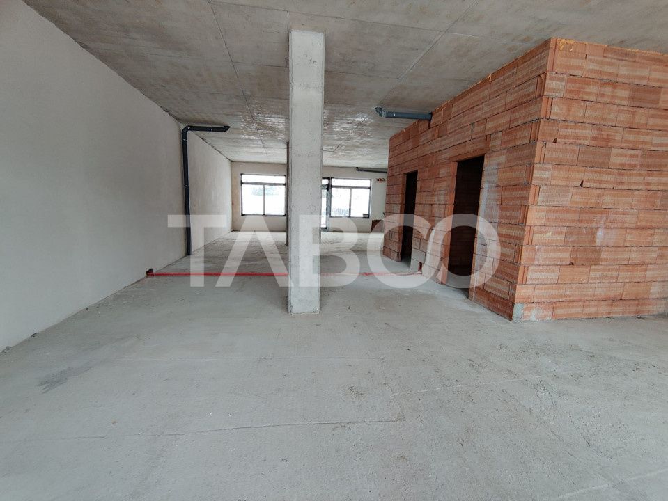 Spatiu comercial open space generos stradal cu vitrine Turnisor Sibiu – fotografia 3 din 8
