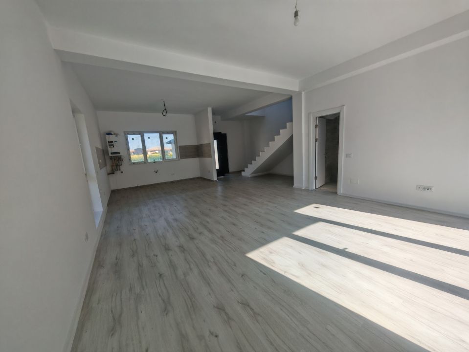 Vilă single Tunari - 4 Camere,  300mp Teren – fotografia 15 din 17