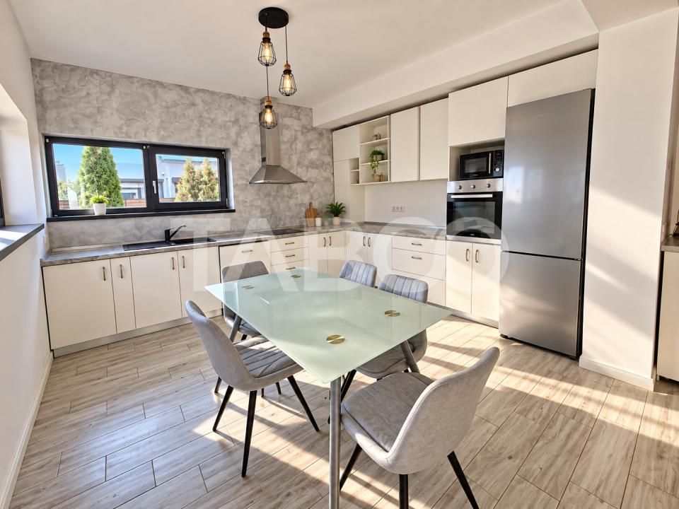 Casa spatioasa de inchiriat 5 camere 2 bai 2 locuri parcare Selimbar – fotografia 13 din 21
