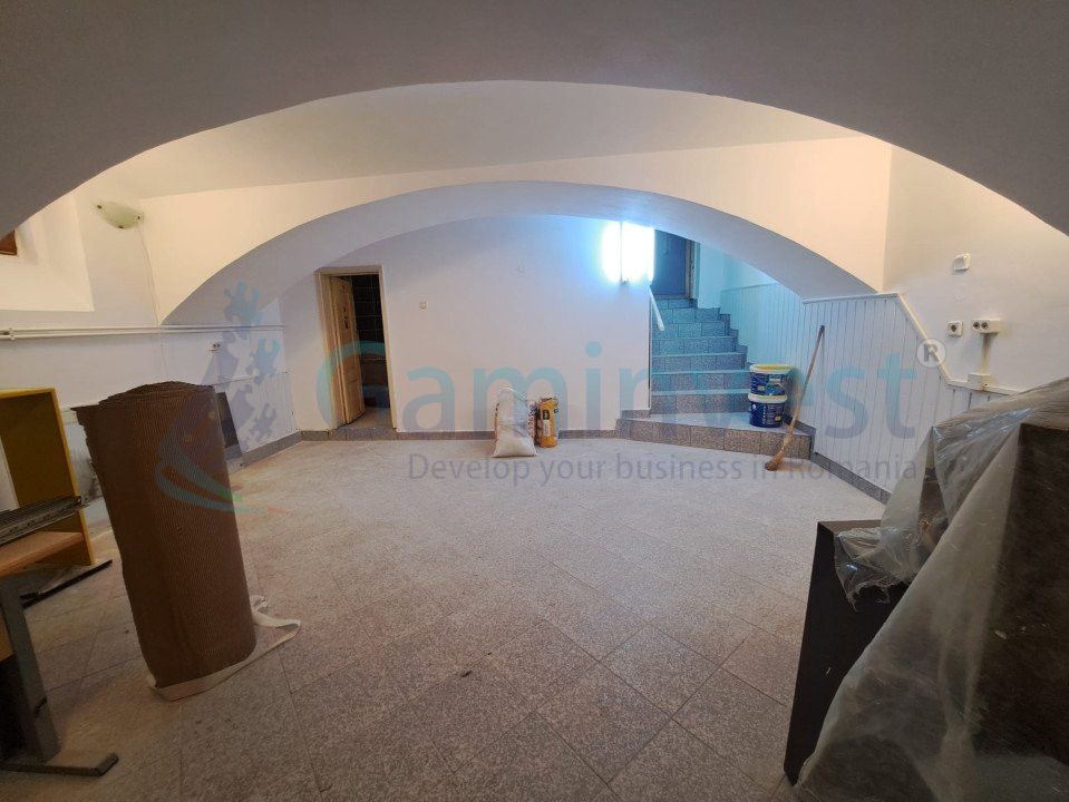 Spatiu comercial demisol de inchiriat, central, Oradea, Bihor – fotografia 2 din 4