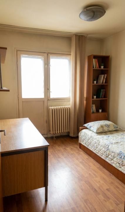 vand apartament cu 3 camere – fotografia 2 din 5