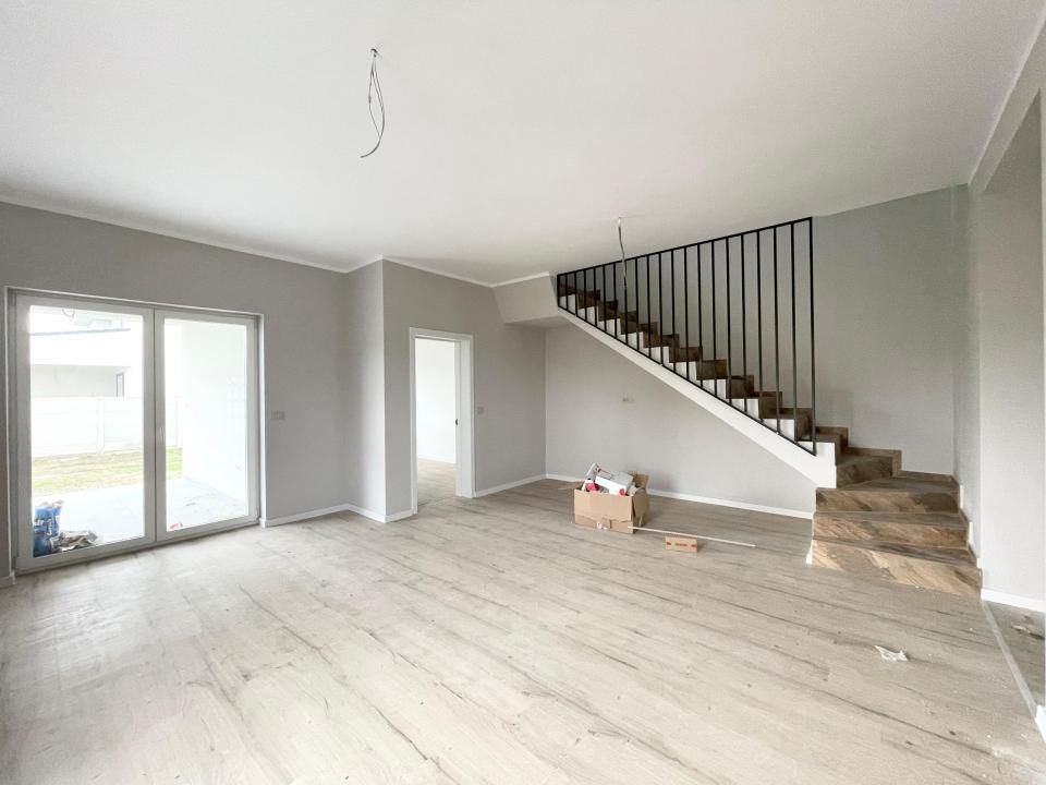 Duplex cu 4 camere despartit prin spatiu tehnic- Mosnita Veche – fotografia 2 din 13